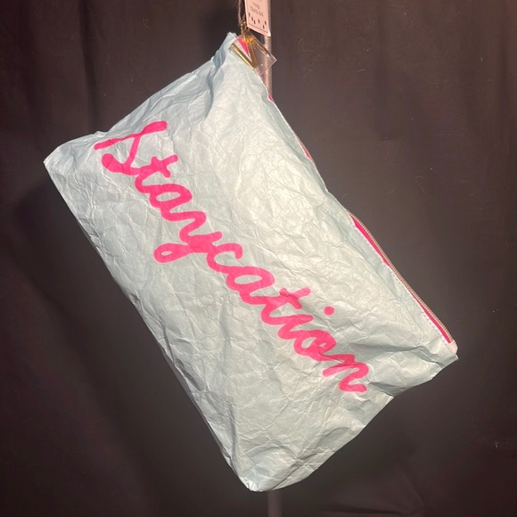 Slant rainbow stripes Tyvek travel bag with wristlet detachable clasp - NWT - Picture 9 of 11